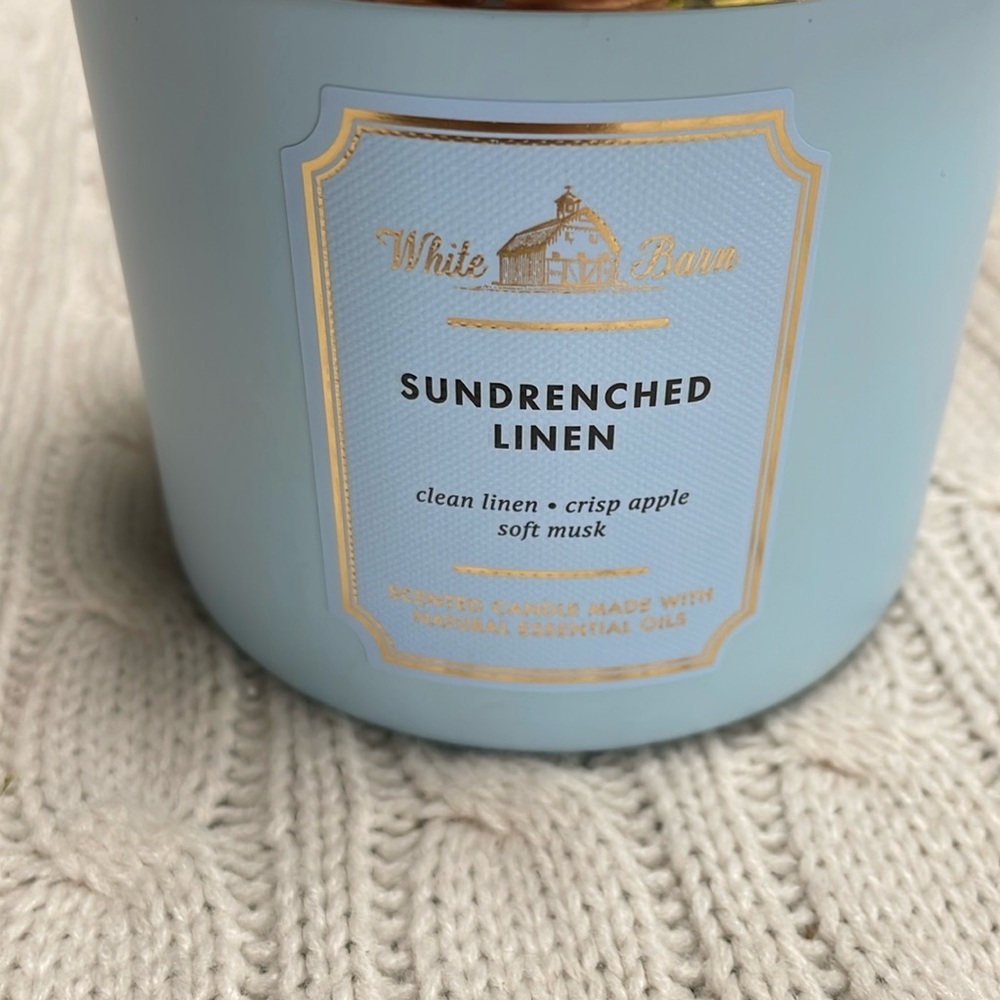 NWT Bath & Body works: sundrenched linen 3 wick candle linen/apple/soft musk